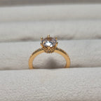 Circle center stone ring
