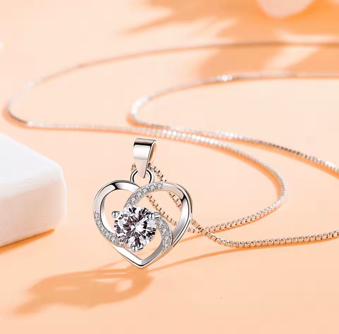 Heart pendant necklace