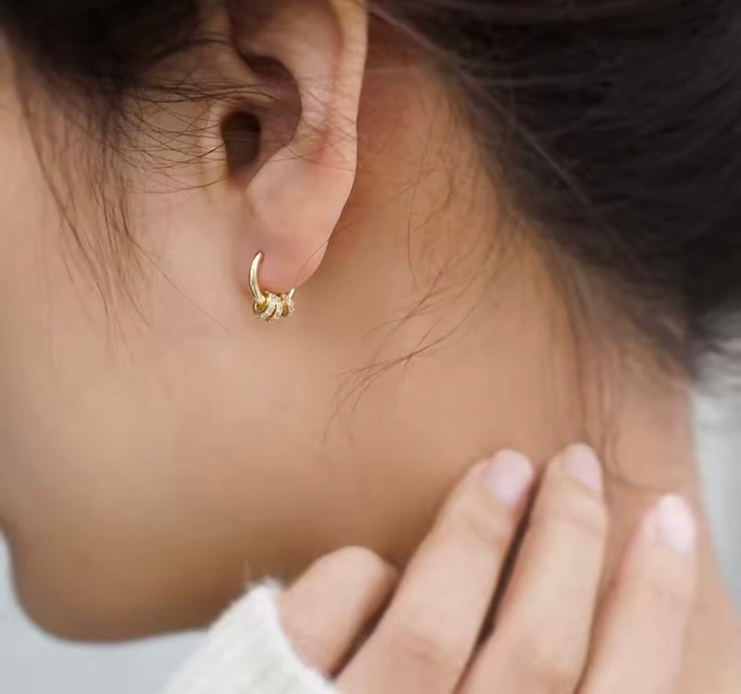 Ring huggie earring