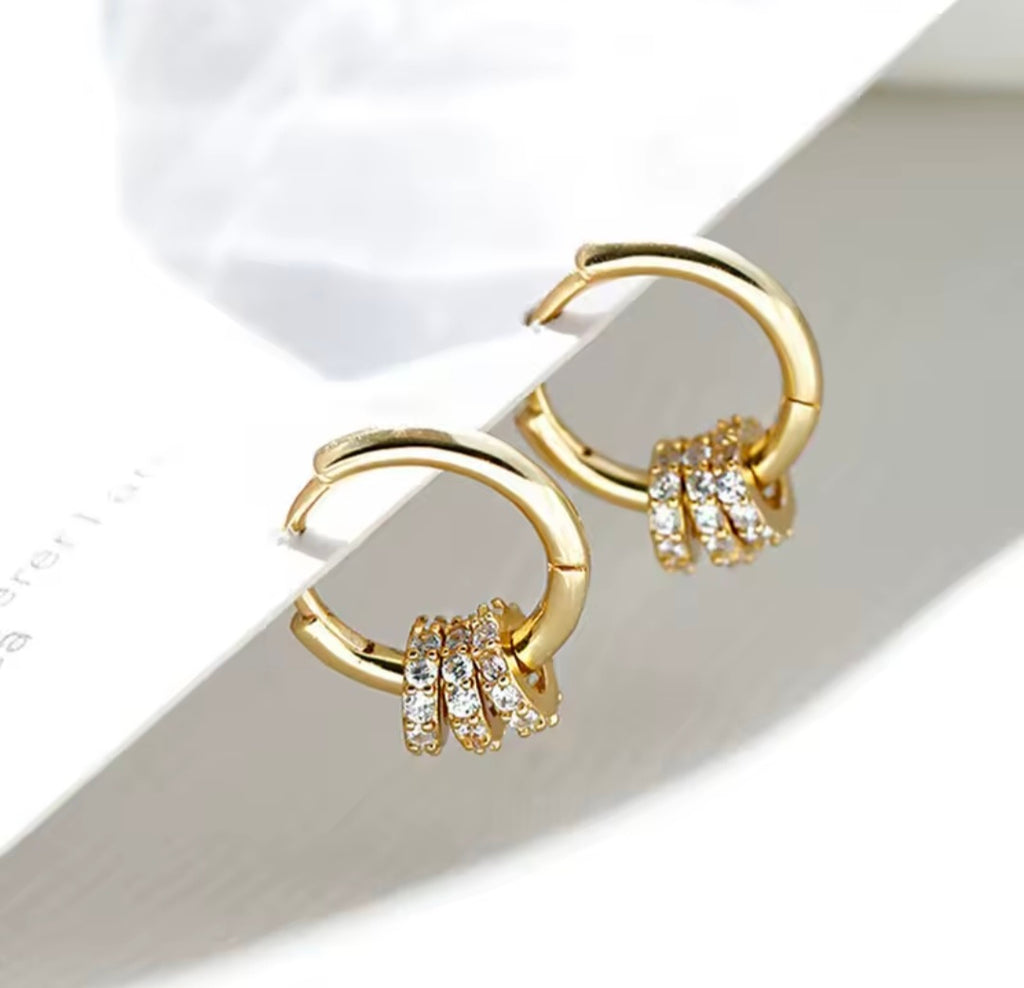 Ring huggie earring
